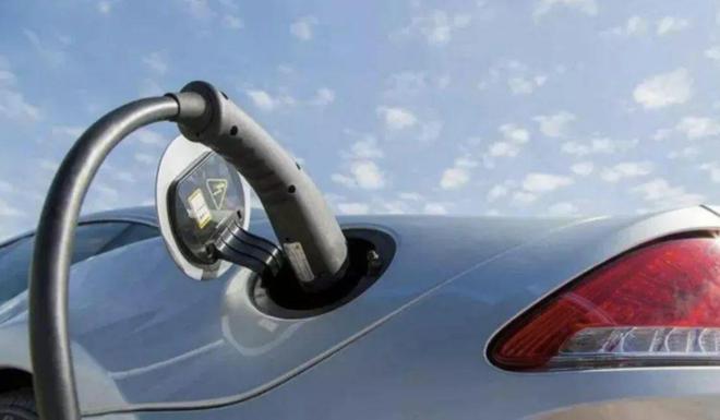 开云体育 开云官网2023中国车市：燃油车面临钝刀割肉新能源品牌经历大洗牌!(图6)