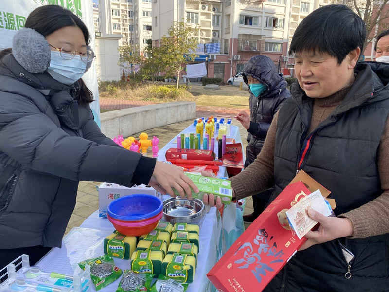 江苏昆山巴城镇春节期间开展再生资源回收主题开云 开云体育官网宣传活动(图1)