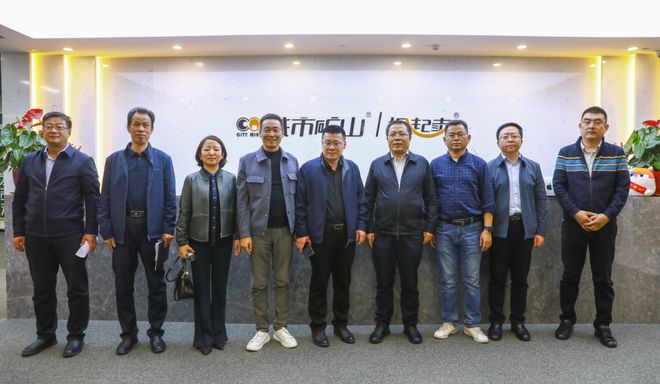 开云体育 开云平台张掖市甘州区政府领导一行莅临天津拾起卖科技集团参观洽谈(图4)