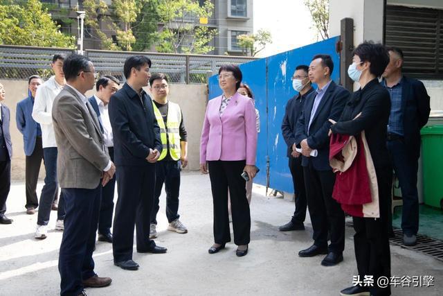 全国开云 开云体育平台人大代表王玲调研沌阳街道再生资源回收利用工作(图2) 全国开云 开云体育平台人大代表王玲调研沌阳街道再生资源回收利用工作(图2)