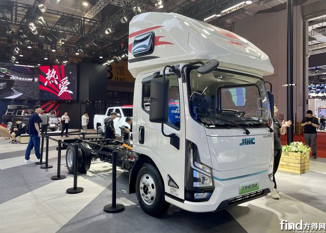 开云 开云体育平台江铃新能源商用车新品亮相上海!致力多场景智慧运力升级(图2) 开云 开云体育平台江铃新能源商用车新品亮相上海!致力多场景智慧运力升级(图2)