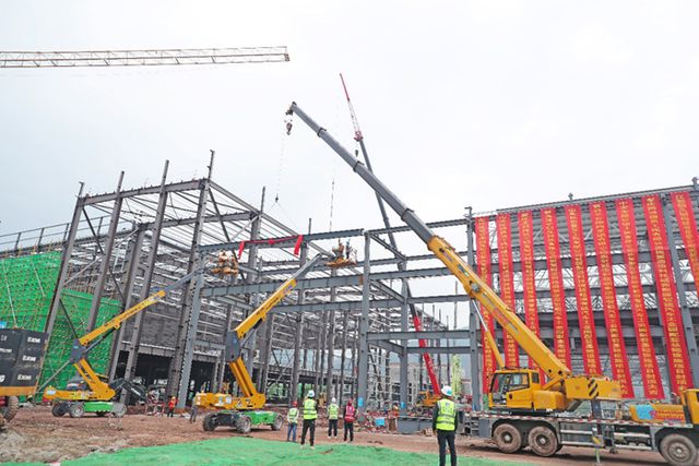 开云体育 kaiyun.com 官网入口重庆临空前沿科技城新能源智能汽车工业园配套基础设施项目封顶 年产新能源整车不低于28万辆(图1)