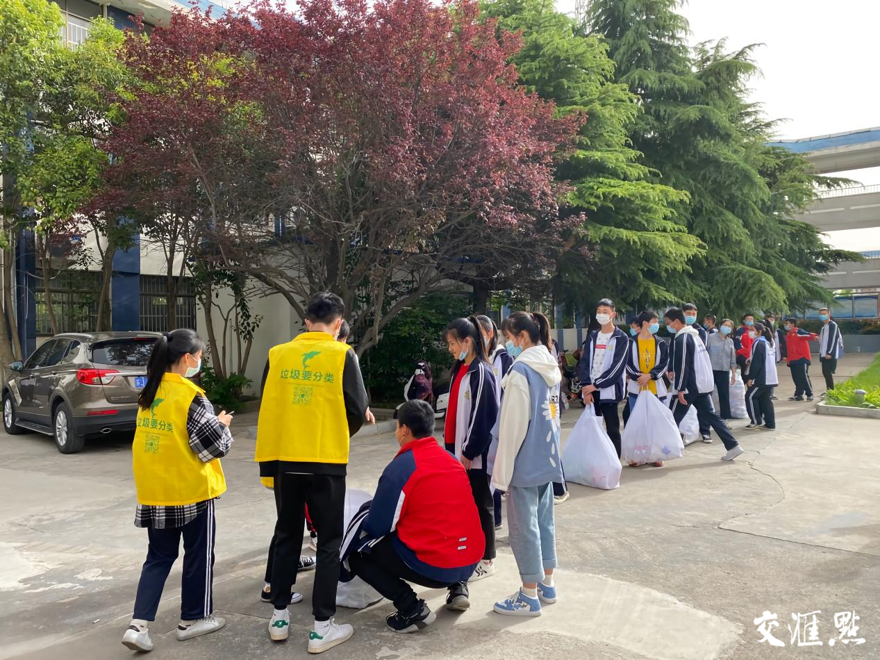 江苏青年好Young的①丨“90后”环保人：响水县3万多户居民用上回收分类小程序开云体育 开云官网(图2)