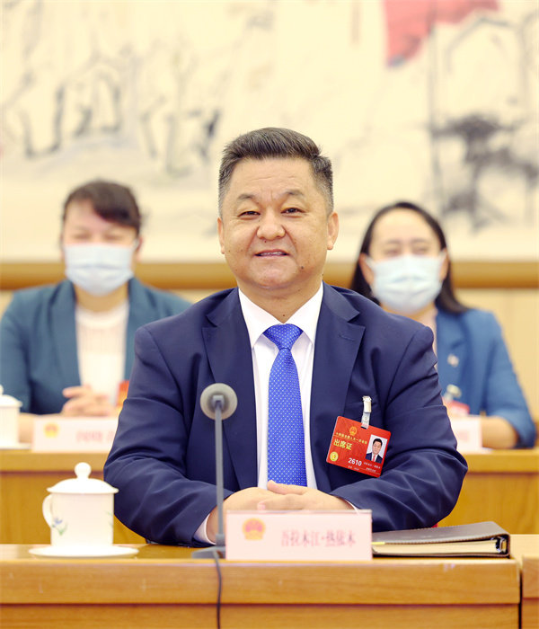 Kaiyun 开云吾拉木江·热依木代表: 打造千亿级新能源产业集群(图1) Kaiyun 开云吾拉木江·热依木代表: 打造千亿级新能源产业集群(图1)