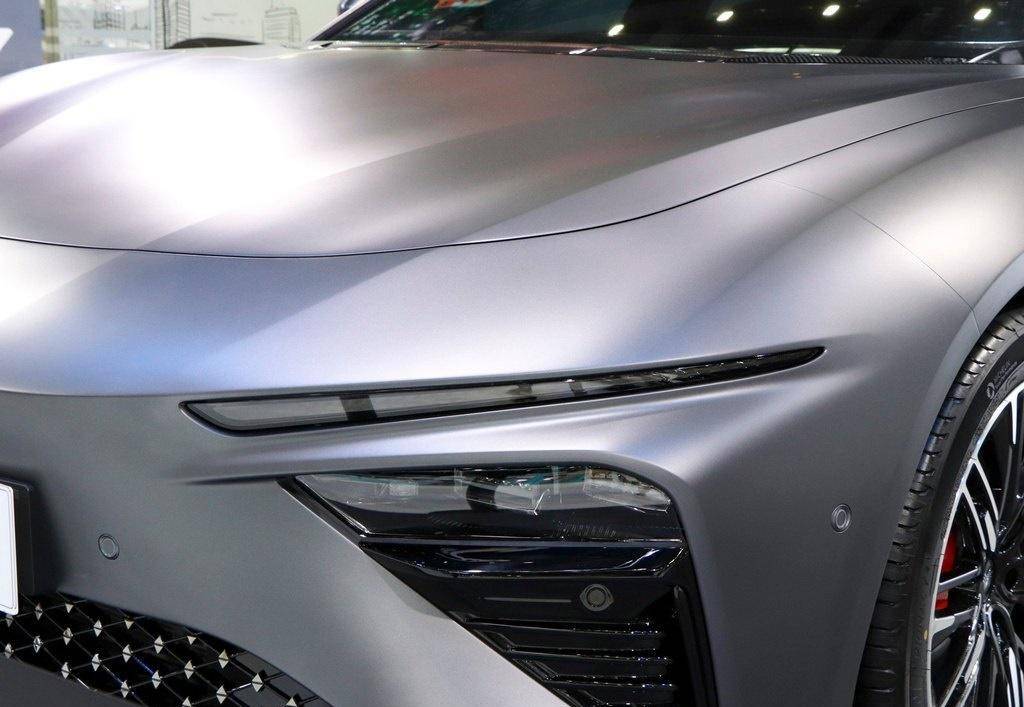 新能源全新“搅局者”满电1100Km车长五米配剪刀门18万开云 开云体育真亲民(图1)