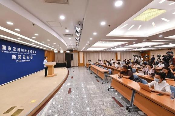 开云 开云体育平台新能源汽车加速“进村”!(图1) 开云 开云体育平台新能源汽车加速“进村”!(图1)