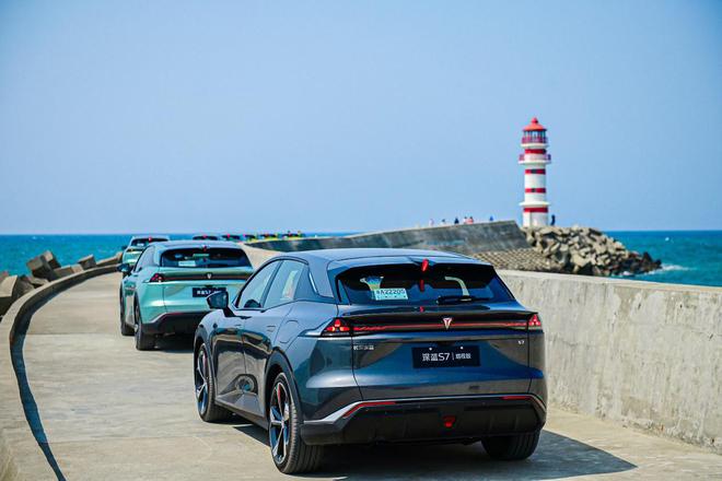 开云体育 开云官网自主品牌新能源B级SUV新卷王 深蓝S7试驾体验(图9) 开云体育 开云官网自主品牌新能源B级SUV新卷王 深蓝S7试驾体验(图9)