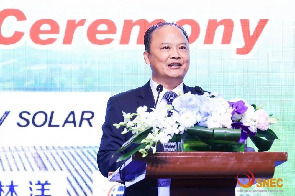 新开云 开云体育能源大变局:站上“C位”的光伏还需突破瓶颈(图2) 新开云 开云体育能源大变局:站上“C位”的光伏还需突破瓶颈(图2)