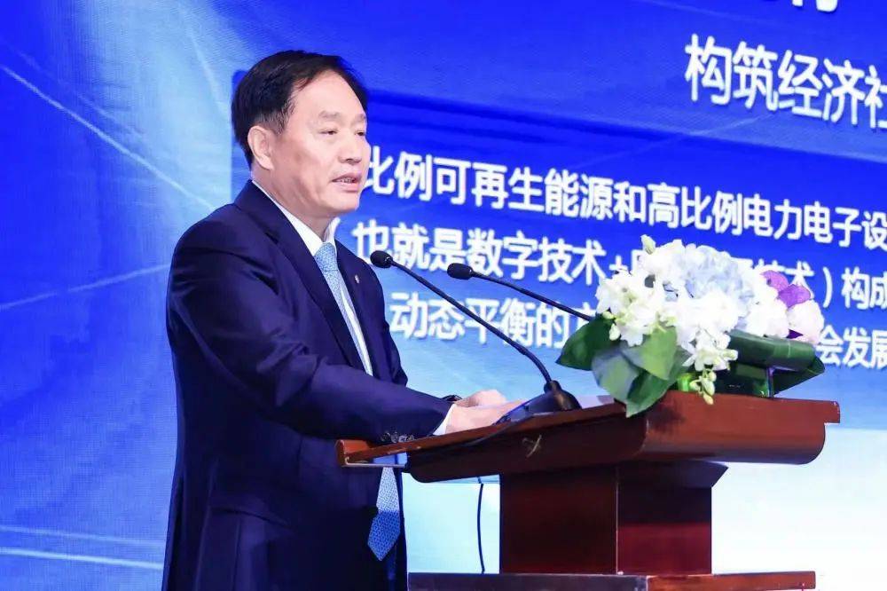 新开云 开云体育能源大变局:站上“C位”的光伏还需突破瓶颈(图1) 新开云 开云体育能源大变局:站上“C位”的光伏还需突破瓶颈(图1)