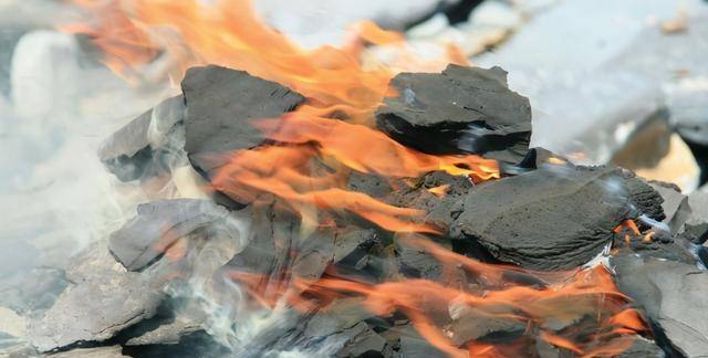 开云APP 开云官网入口石油已被证实是一种可再生资源为何国家依旧在大力发展新能源(图4) 开云APP 开云官网入口石油已被证实是一种可再生资源为何国家依旧在大力发展新能源(图4)