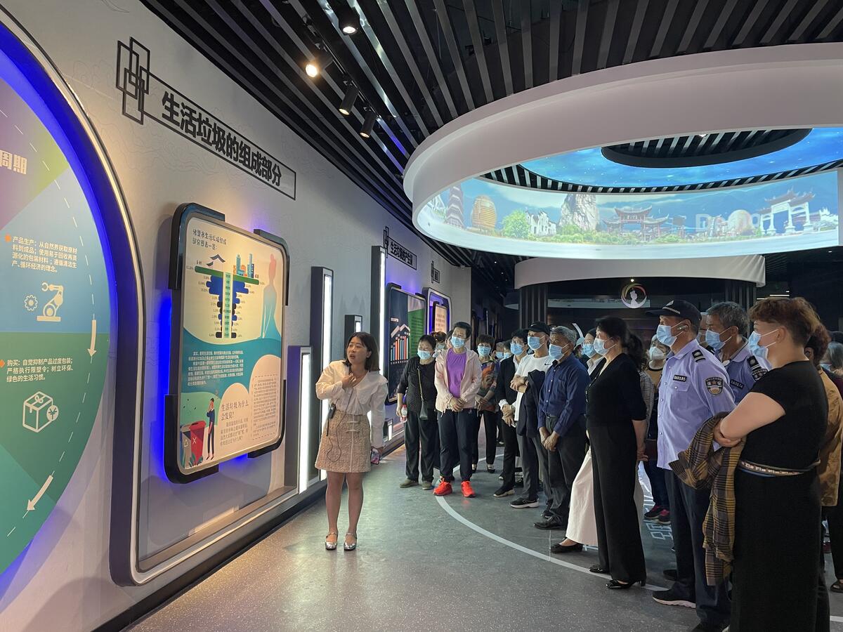 宣教于心文明于行 ——诸暨市分类办组织垃圾分类科普基地集中开放开云APP 开云官网入口日活动(图1) 宣教于心文明于行 ——诸暨市分类办组织垃圾分类科普基地集中开放开云APP 开云官网入口日活动(图1)