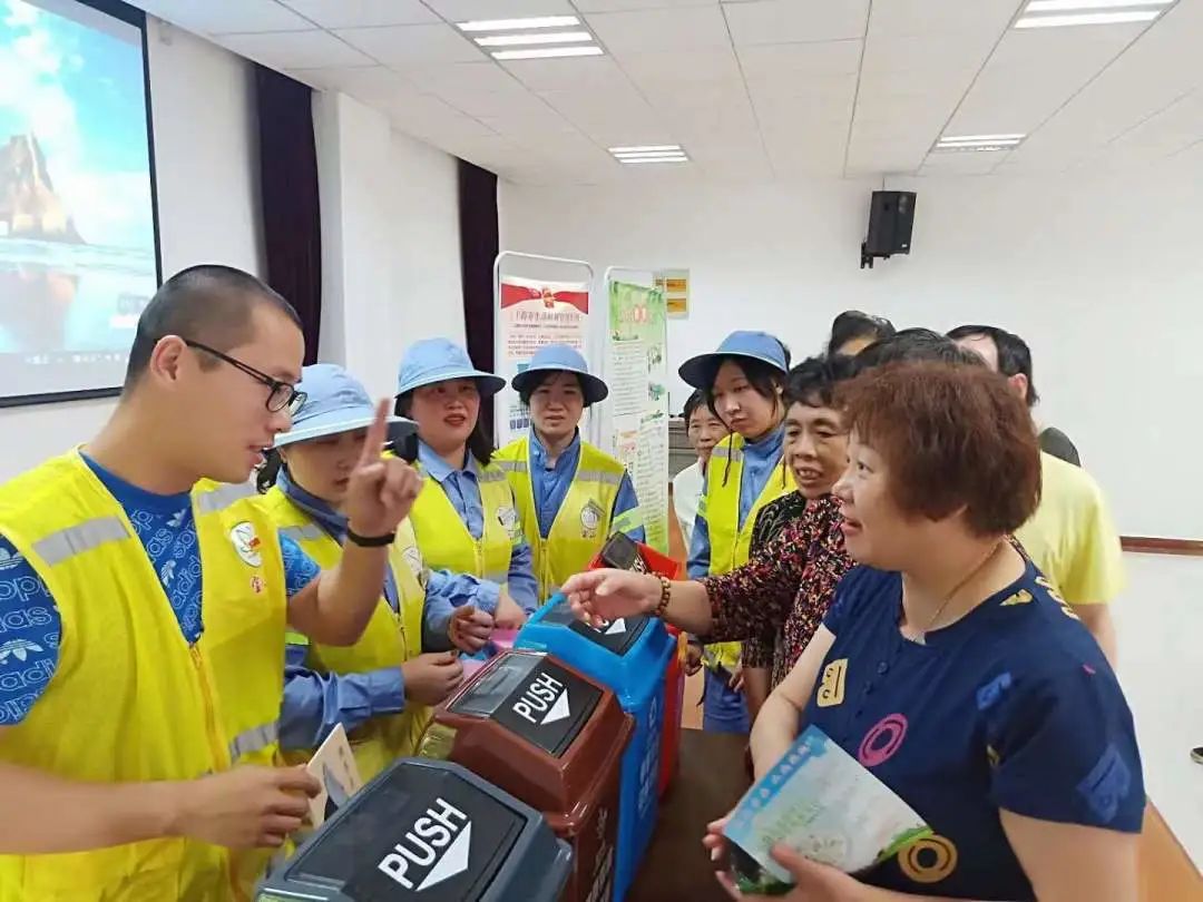 开云APP 开云官网入口推动垃圾分类成为低碳生活新时尚!宝山各街镇这样做→(图7) 开云APP 开云官网入口推动垃圾分类成为低碳生活新时尚!宝山各街镇这样做→(图7)