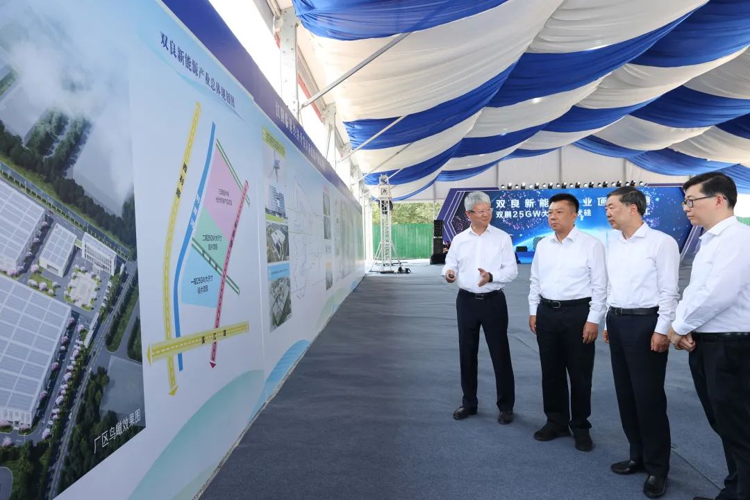 开云 开云体育平台双良新能源产业一期项目开工 杜小刚启动项目并培土奠基(图4)