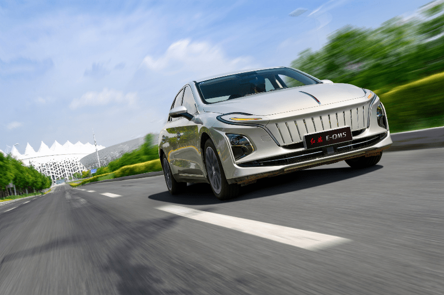 开云 开云体育平台ALL IN新能源后 红旗E-QM5 560KM PLUS 2023款带来最强“航价比”(图5) 开云 开云体育平台ALL IN新能源后 红旗E-QM5 560KM PLUS 2023款带来最强“航价比”(图5)