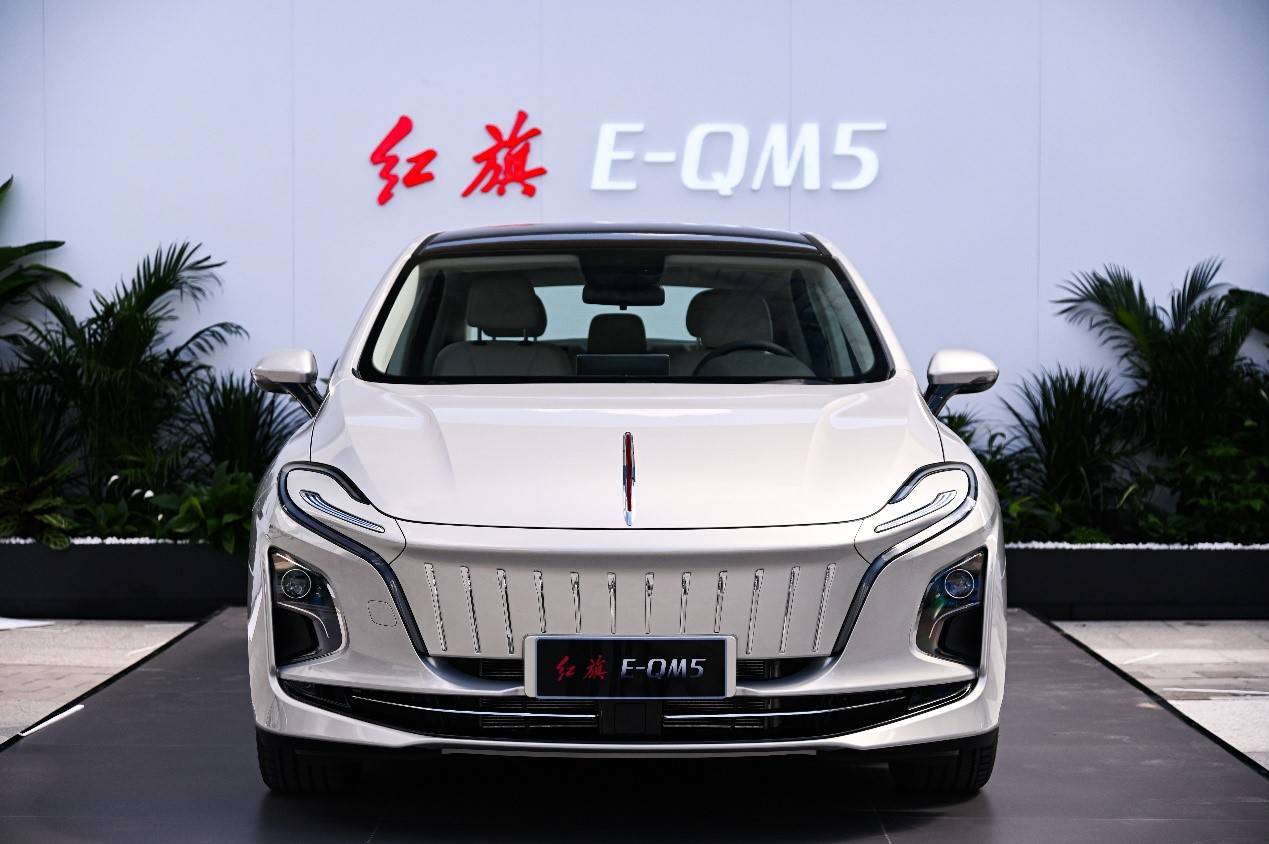 开云 开云体育平台ALL IN新能源后 红旗E-QM5 560KM PLUS 2023款带来最强“航价比”(图4) 开云 开云体育平台ALL IN新能源后 红旗E-QM5 560KM PLUS 2023款带来最强“航价比”(图4)