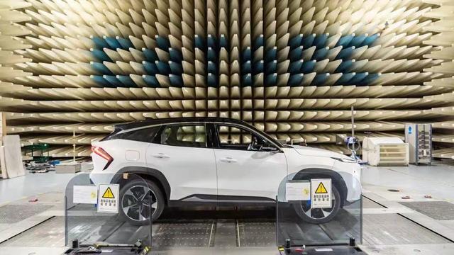 开云APP 开云官网入口让安全“肉眼可见”吉利以体系化实力打造新能源汽车技术新标准(图4)