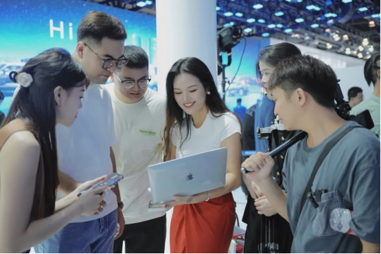 两江新区企业博拉网络助力新能源开云APP 开云官网入口车企亮相成都车展(图2)