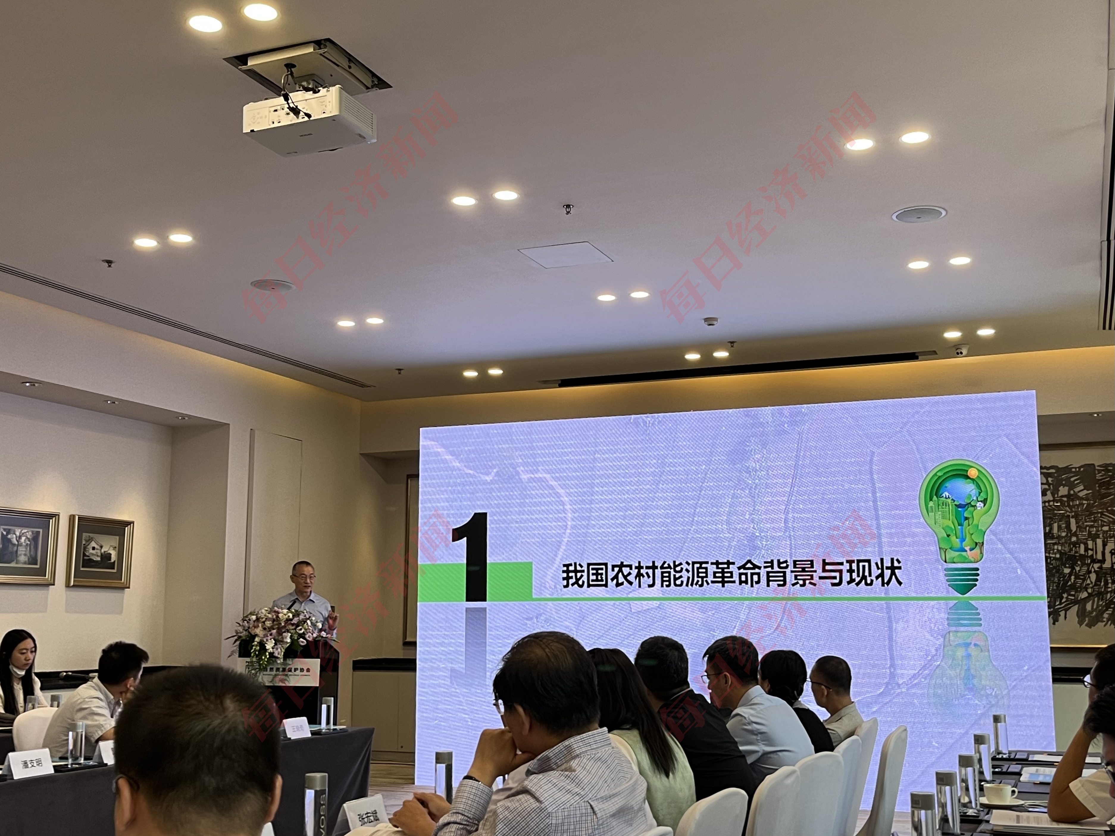 农村仅屋顶户用光伏就有20亿千开云APP 开云官网入口瓦装机潜力！专家称须做好就地消纳更好实现县域能源革命和低碳转型(图1)