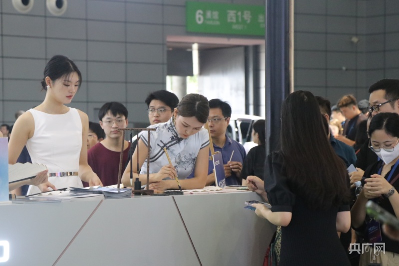 开云APP 开云官网入口图集丨95个新能源汽车品牌参展 国内最大新能源汽车展来了！(图1)