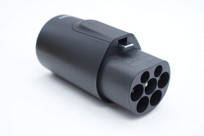 新能源汽车放电有它就够了公牛电动开云体育 开云官网汽车放电转接头拆解(图4)