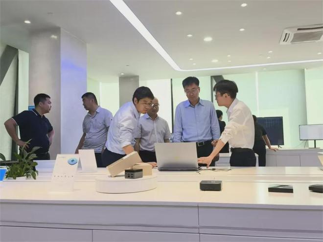 开云体育 开云平台同谱发展丨华能新能源公司相关领导来访云针科技交流合作(图2)