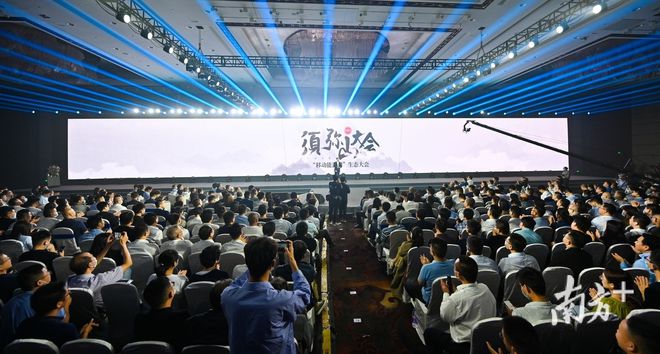 Kaiyun 开云我国充电桩已超140万个！移动能源网或成未来发展新趋势(图1)